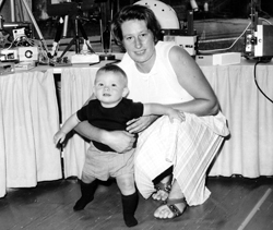 Alex Hauenstein mit seiner Mutter
